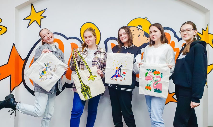 10 марта в ЧДМШ №5 им. Ф.М.Лукина прошел мастер-класс «Роспись по ткани: твой уникальный шоппер»