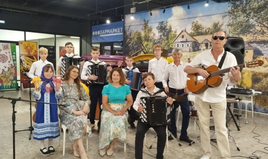 Наши учащиеся и преподаватели выступили в агромаркете «Пехет».