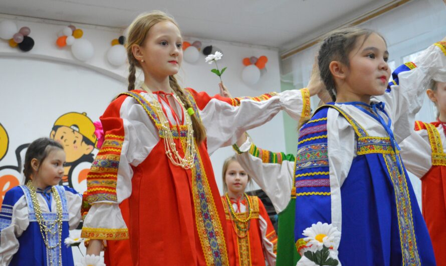 В школе прошли масленичные хороводы с блинами «Задорушка»