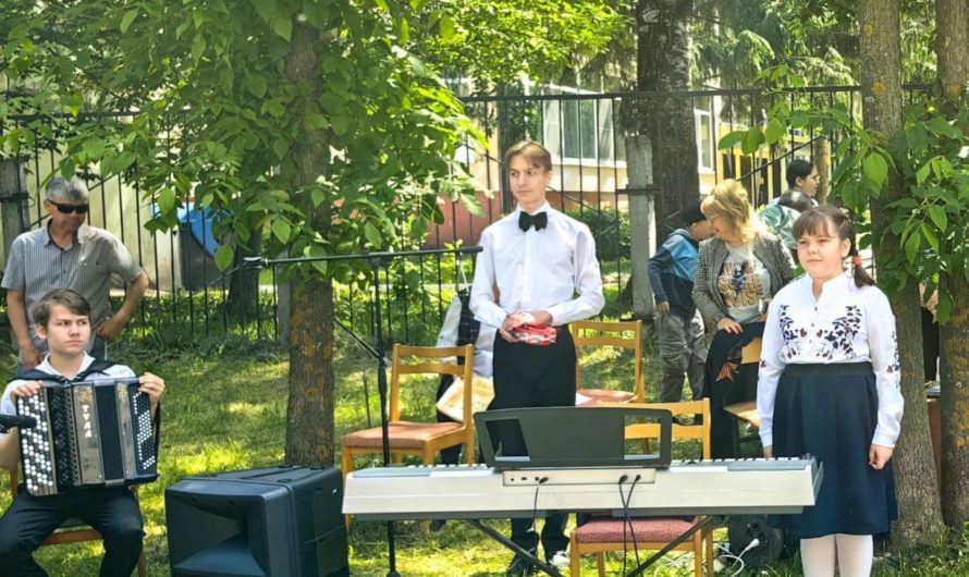 Ученики и преподаватели школы провели два праздничных концерта, посвященных Дню России